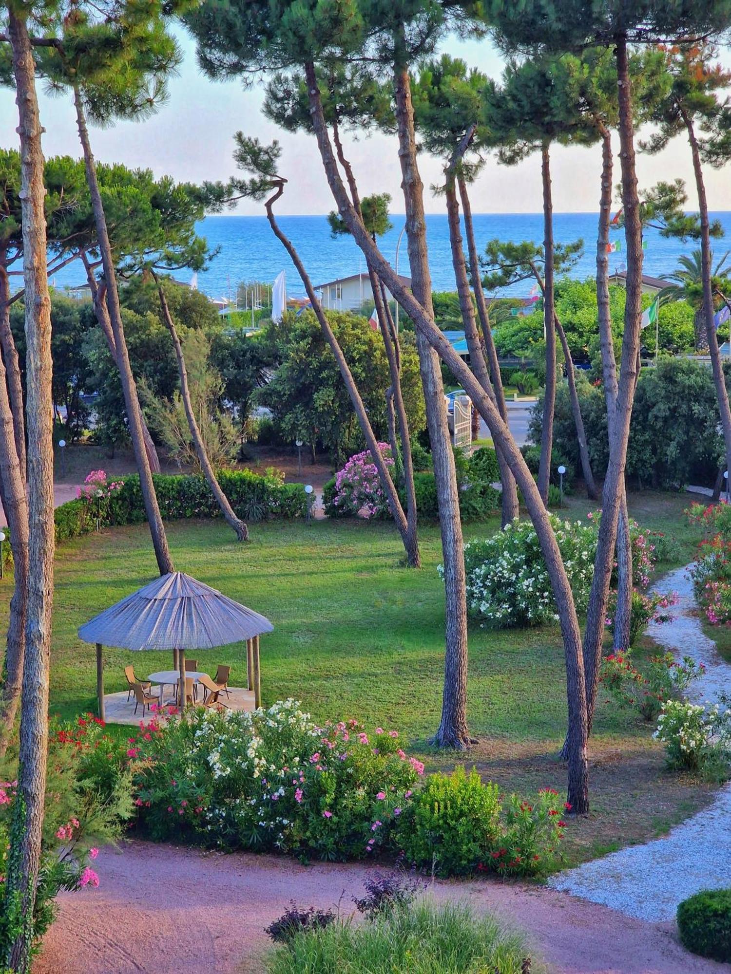 Hotel Villa Elsa Marina di Massa Exterior foto
